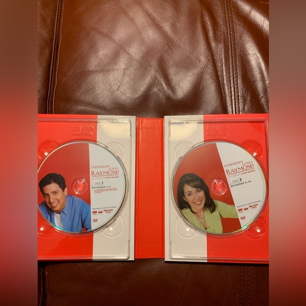 Season 1 -Everybody Loves Raymond 5-disc DVD set. Great condition. - Picture 3 of 3